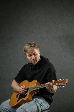 İş yerinde bir adam portresi