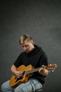 İş yerinde bir adam portresi