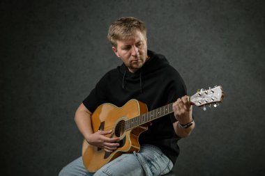 İş yerinde bir adam portresi