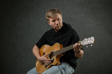 İş yerinde bir adam portresi