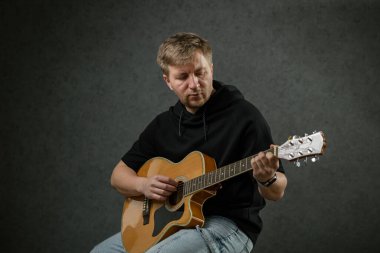 İş yerinde bir adam portresi