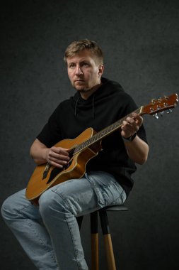 İş yerinde bir adam portresi