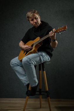 İş yerinde bir adam portresi