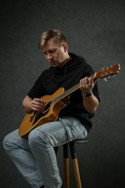 İş yerinde bir adam portresi