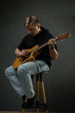 İş yerinde bir adam portresi