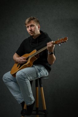 İş yerinde bir adam portresi