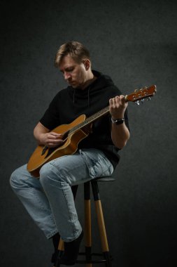 İş yerinde bir adam portresi