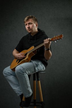 İş yerinde bir adam portresi