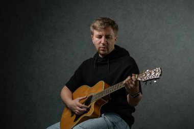 İş yerinde bir adam portresi