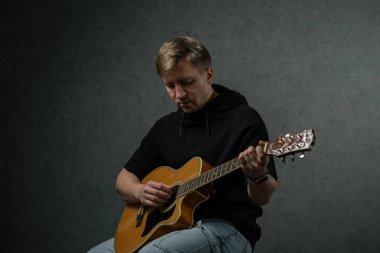 İş yerinde bir adam portresi