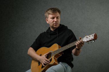 İş yerinde bir adam portresi