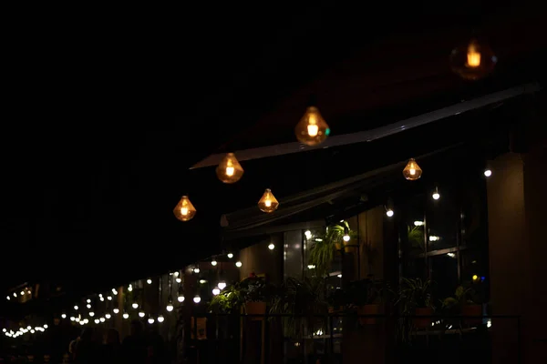 街边咖啡店阁楼式复古灯具 复制空间 — 图库照片