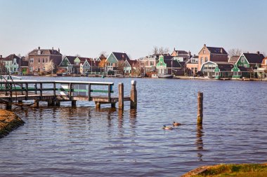 Amsterdam, Zaanse Schans 'da Zaan Nehri' ne yakın bir köy.