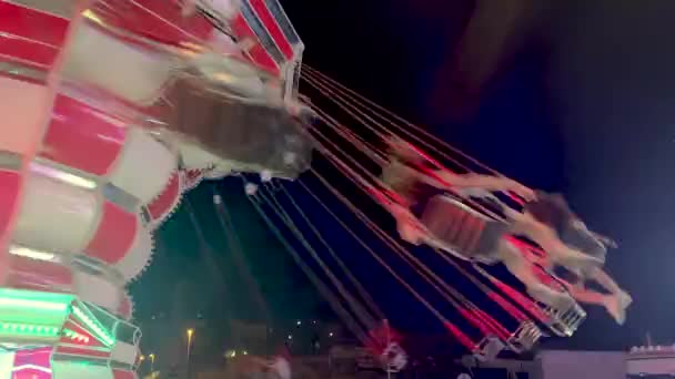 Luna Park Carrousel Een Themapark Dat Snel Beweging Hoge Kwaliteit — Stockvideo