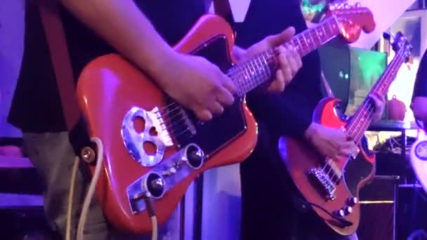 Bajo Ejecutantes Guitarra Eléctrica — Vídeo de stock