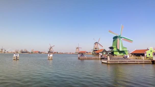 Zaanse Schans Holandsku Turistické Dřevěné Domy Větrné Mlýny Záběry — Stock video