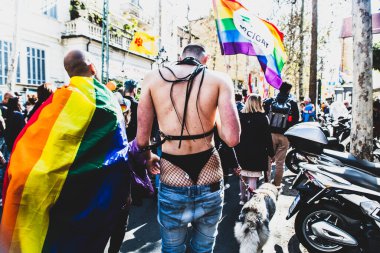 Gazeteciler tarafından Sanremo 'da düzenlenen LGBT onur etkinliğiyle ilgili olarak bildiriliyor..