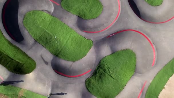 Una Grabación Aérea Drones Parque Patinaje Bicicletas — Vídeos de Stock