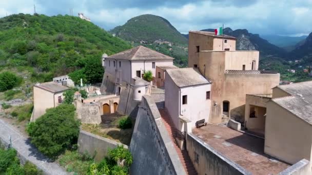 Travelogue Old Medieval Village Overhead Perspective Historic Fort Castelfranco Ligurian — Stock Video