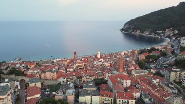 Ligurian Kıyısındaki Noli Bir Yaz Gününün Yeniden Havalanması Için Kullanılıyor — Stok video