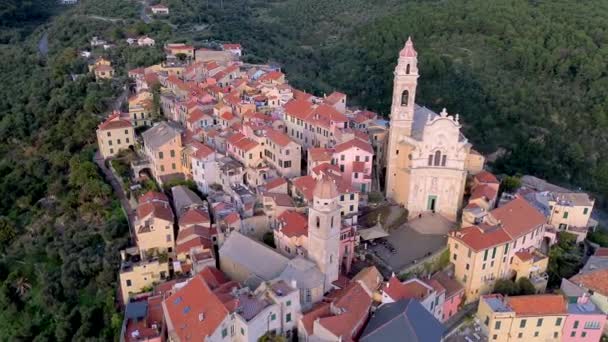 Bezpilotní Letecká Fotografie Zachycuje Kostel Historické Stavby Italské Vesnici Cervo — Stock video