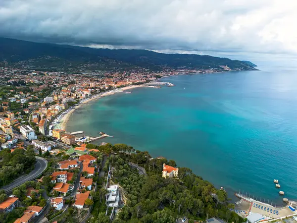 Diano Marina 'nın İHA Hava Görüntüsü, Liguria Sahil Hattı İtalya