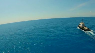 Kurtarma botu, Ligurian sahilinden son sürat açıkta, FPV insansız hava aracı ve GoPro ile sakin açık denizde çekildi..