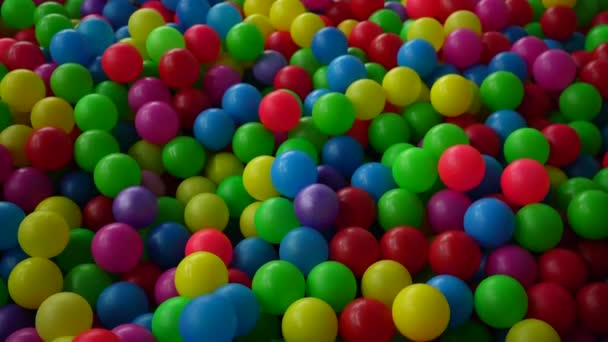 Luminose Palline Plastica Multicolore Grande Quantità Primo Piano Video — Video Stock
