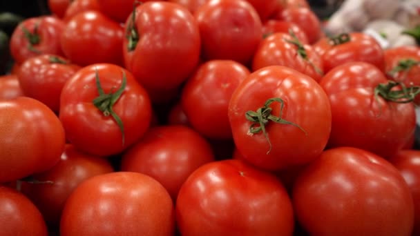 Fresh Red Ripe Juicy Tomatoes Stalks Counter Farm Shop Collection — Video Stock