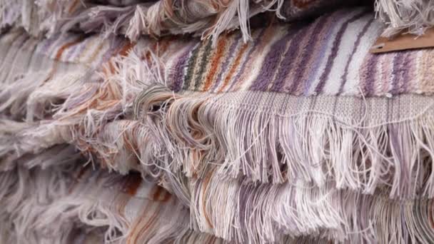 New Striped Towels Long Fringe Store Shelf Close Sale Interior — Stockvideo