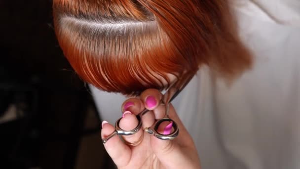 Hairdresser Cuts Bangs Red Haired Girl Regrown Hair Roots Scissors — Stock Video