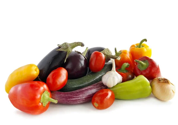 様々な多色の果物や根球根を健康に育て料理においしい野菜を — ストック写真