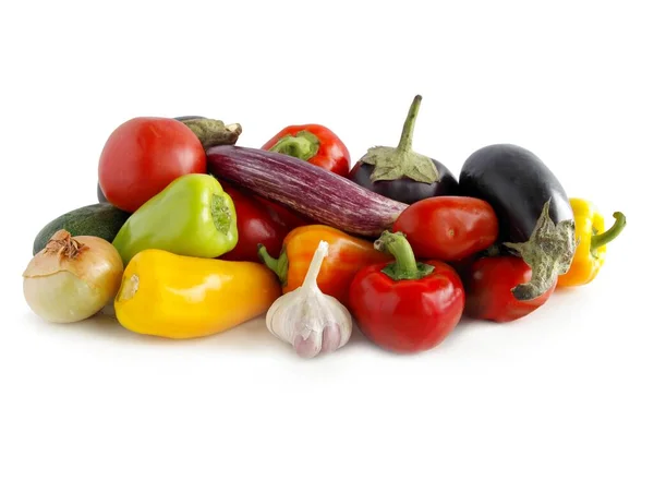 Çok Renkli Sebzeler Sağlıklı Vejetaryen Yiyecekler Olarak Sunulur — Stok fotoğraf