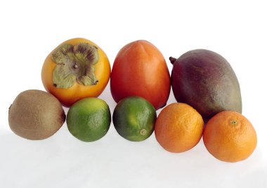 çeşitli, çok renkli tropikal meyveler sağlıklı vejetaryen yiyecekler olarak