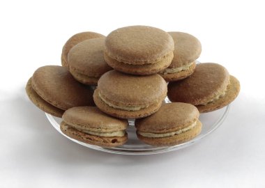 Tatlı olarak çeşitli çok renkli kurabiyeler.