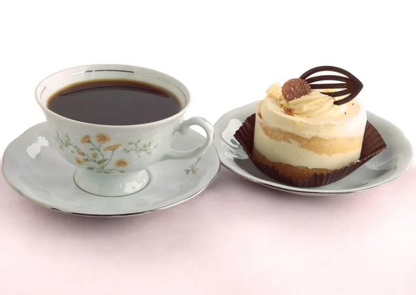 一杯香茶或咖啡和美味的各种饼干 — 图库照片