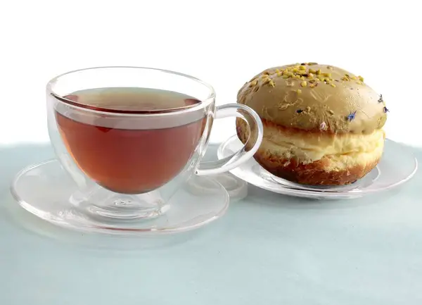 Tasse Aromatischen Tee Oder Kaffee Und Leckere Verschiedene Kekse Aus — Stockfoto