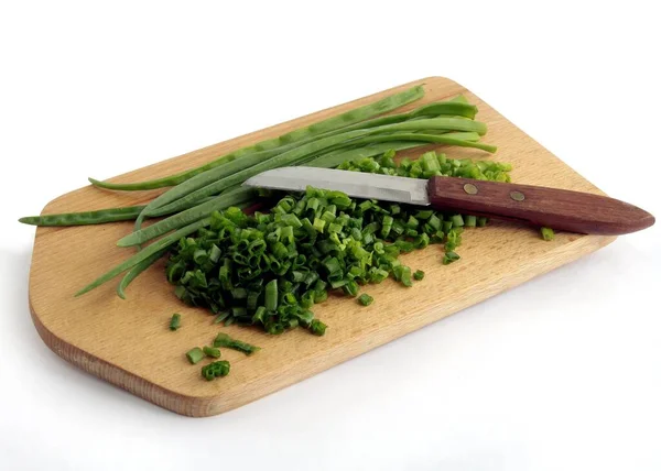 Grüne Zwiebelblätter Schneiden Für Schmackhaften Salat — Stockfoto