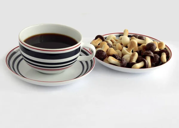 Tasse Aromatischen Tee Oder Kaffee Und Leckere Verschiedene Kekse Aus — Stockfoto