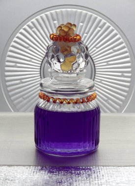 soyut - renklerle ve ışıkla renklendirilmiş natürmort yaşam