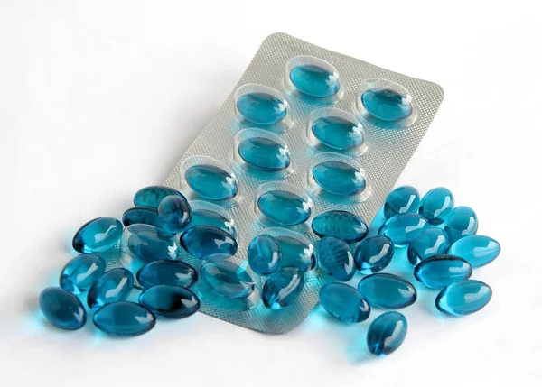 青い透明カプセルは病気に対する薬として — ストック写真