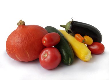 rengarenk çiğ sebzeler yemek pişirmek ve salataları kapamak için.