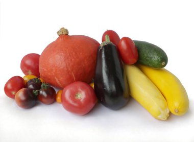 Vejetaryen yemekleri veya salatalar için çeşitli renkli sebzeler.