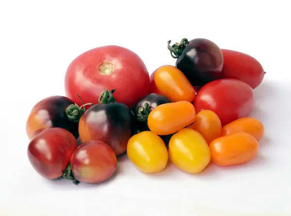 Vários Tomates Coloridos Como Alimento Vegetariano Saudável — Fotografia de Stock