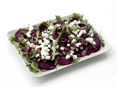 rengarenk sebzeler ve yumurtalar parti için lezzetli salata olarak kullanılıyor.