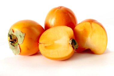 Kaki meyvelerinin turuncu renkleri kapanıyor