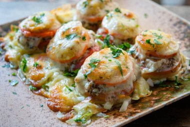 Fırınlanmış sebzeler ve Mozzarella Peyniri, Temiz Yemek Tarzı.