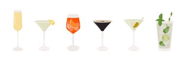 Klasik kokteyller. Çeşitli bardaklarda farklı alkollü içecekler. Yaz aperatifi. Naneli Mojito, zeytinli Martini, Aperol Campari Spritz. Alkol içeceklerinin vektör düz çizimi.