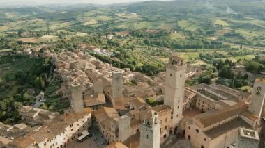 San Gimignano hava manzaralı, Tuscany, İtalya 'da tarihi ortaçağ kasabası