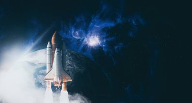 Uzay mekiği uzaya gidiyor. Bu görüntünün elementleri NASA tarafından desteklenmektedir.